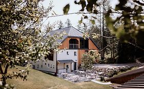 Das Schutzhaus am hohen Camper - Dein Basislager im Salzkammergut